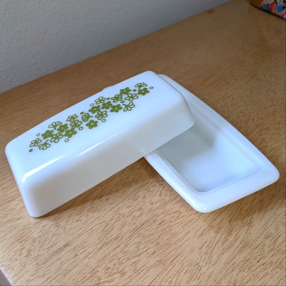 Pyrex daisy butter dish